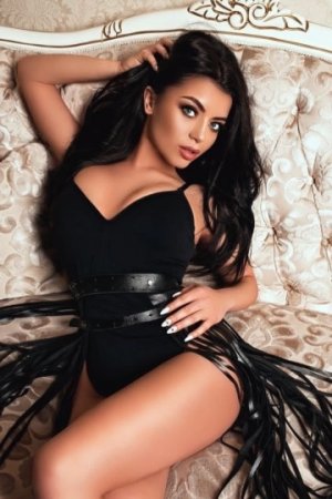 Auphelie escorts in Western Springs, IL